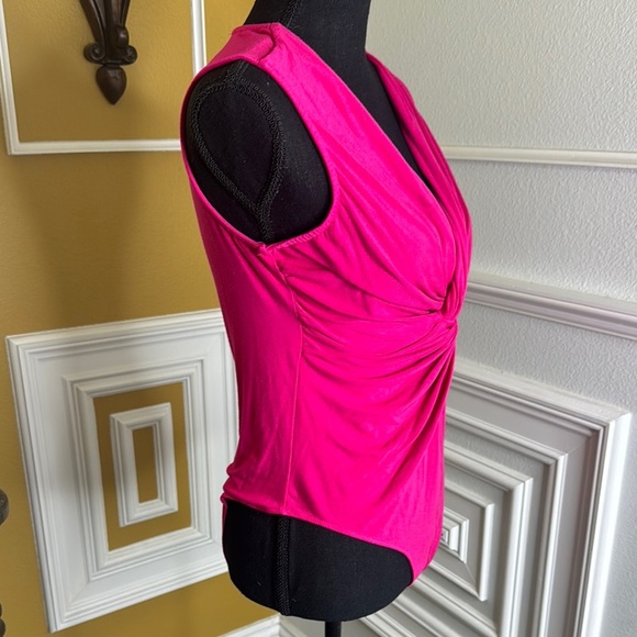 Elegant Pink Sleeveless Top - Picture 4 of 11
